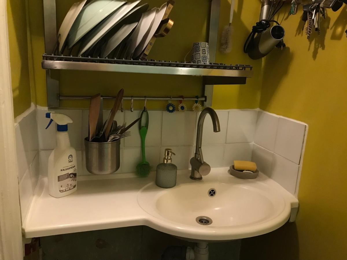 Cozy Condo For Up To 3 Travellers, With Kitchen And Bath Riga Luaran gambar